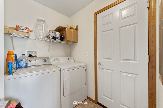 Building Photo - 822 Lincoln St