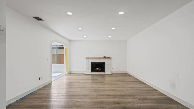 Building Photo - 1695 Kenora Dr