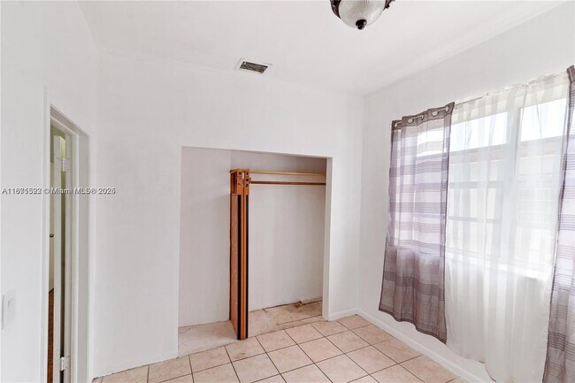 Building Photo - 2262 NW 5th St