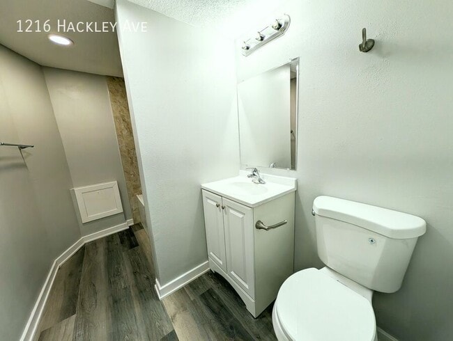 Building Photo - 1216 Hackley Ave