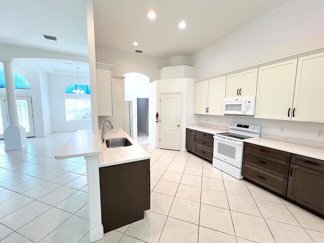 Building Photo - 27 Empress Ln