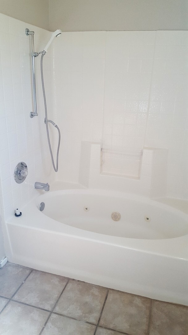Building Photo - Three Bedroom Southwest Condo, Tile, Ground Floor