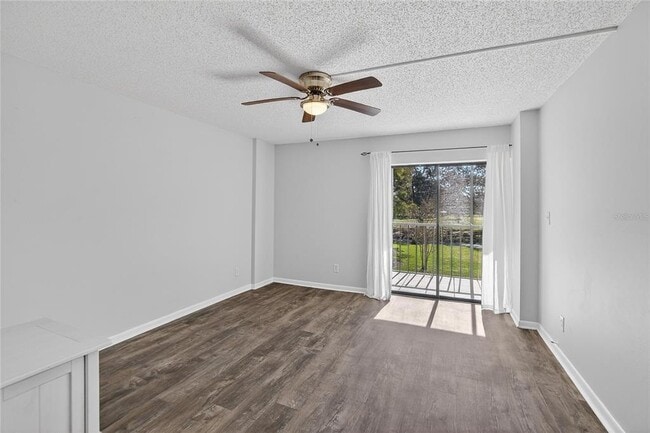 Building Photo - 2900 Cove Cay Dr