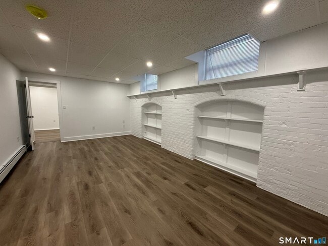 Building Photo - 156 Garfield Ave