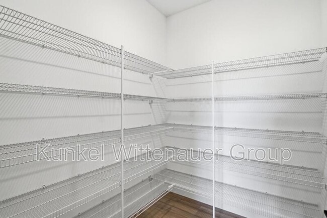 Building Photo - 829 Bushwood Way