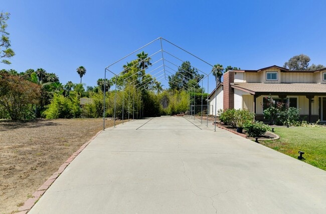 Building Photo - 1531 Sundale Rd