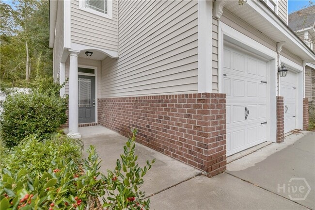 Building Photo - 650 Summer Hill Way
