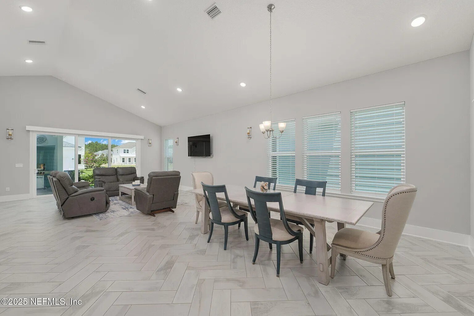 Building Photo - 40 Blue Hampton Dr