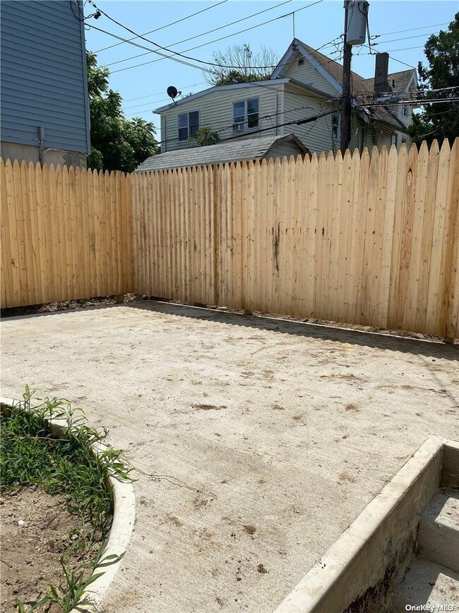 Building Photo - 122 E Fulton St