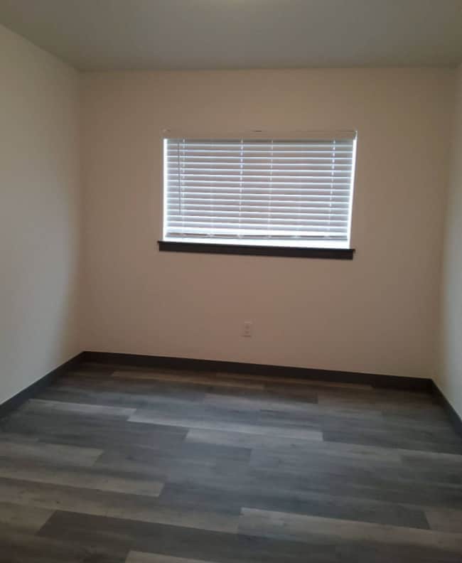 Building Photo - 1611 Lakeway Dr