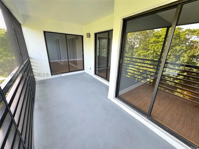 Building Photo - 2324 S Cypress Bend Dr