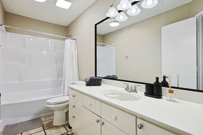 Building Photo - 967 Grand Central Pkwy