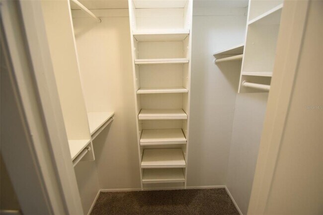 Building Photo - 1204 Honeytree Ln W