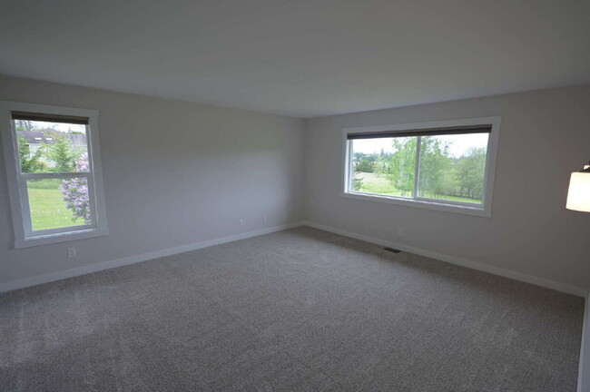 Building Photo - Newly renovated 3 bed 2 bath in a country ...