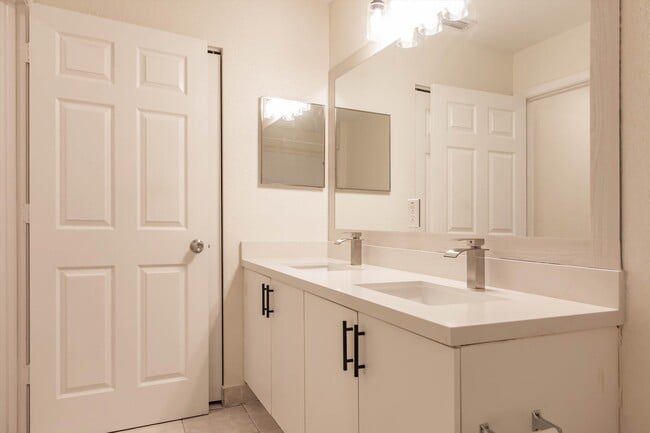 Building Photo - 853 Imperial Lake Rd