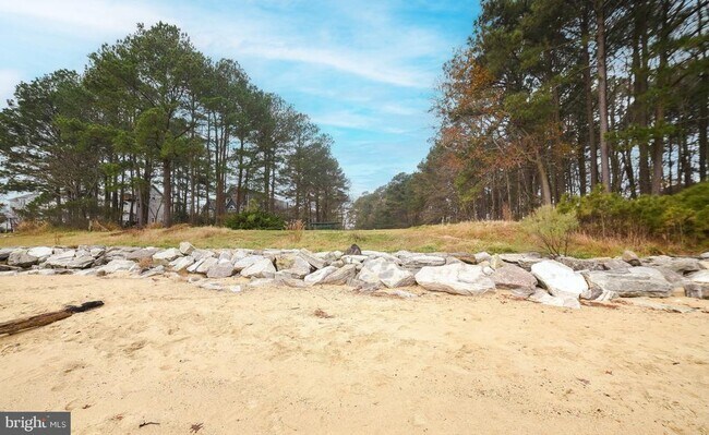 Building Photo - 48170 Livonia Cir