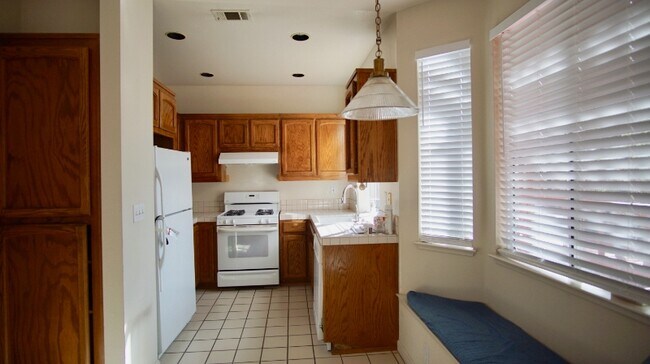 Building Photo - 1323 Chessington Dr