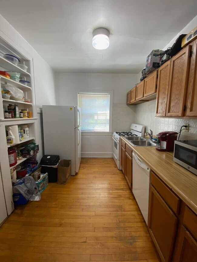 Building Photo - 736 Reba Pl