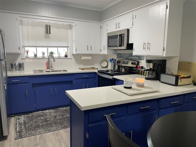 Building Photo - 402 Giddings Ln