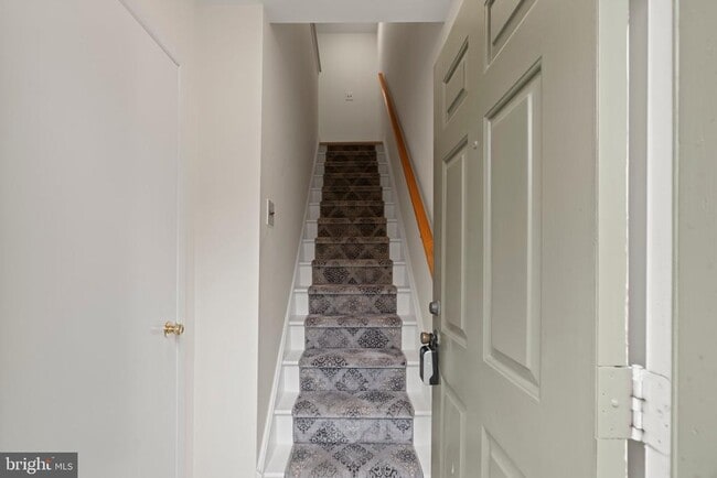 Primary Photo - 330B Delancey Pl