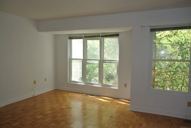 Building Photo - 130 Winchester Ave