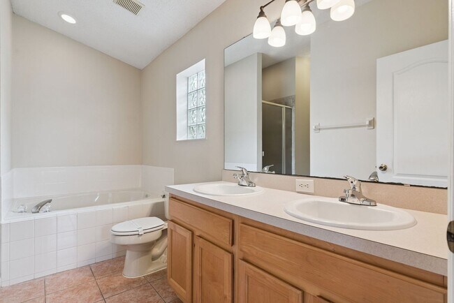 Building Photo - 13831 Guildhall Cir