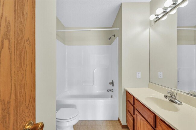 Building Photo - Spacious 3-Bed, 3.5-Bath Townhome with Att...