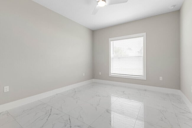 Building Photo - 12 Wheeler Ln