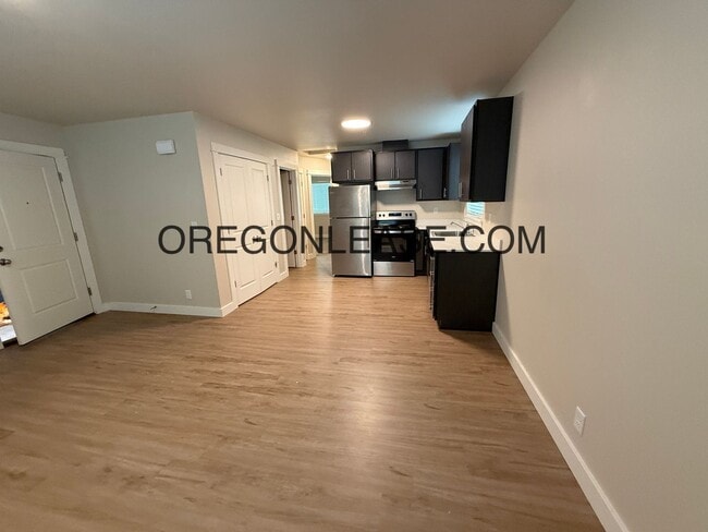 Building Photo - Newer 2-Bedroom Apartment located off Jasp...