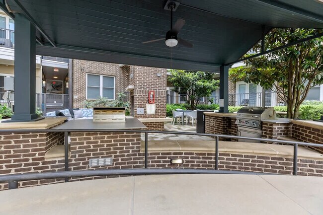Building Photo - 205 S Kings Dr