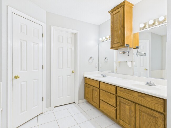 Building Photo - 3203 Von Trapp Ln