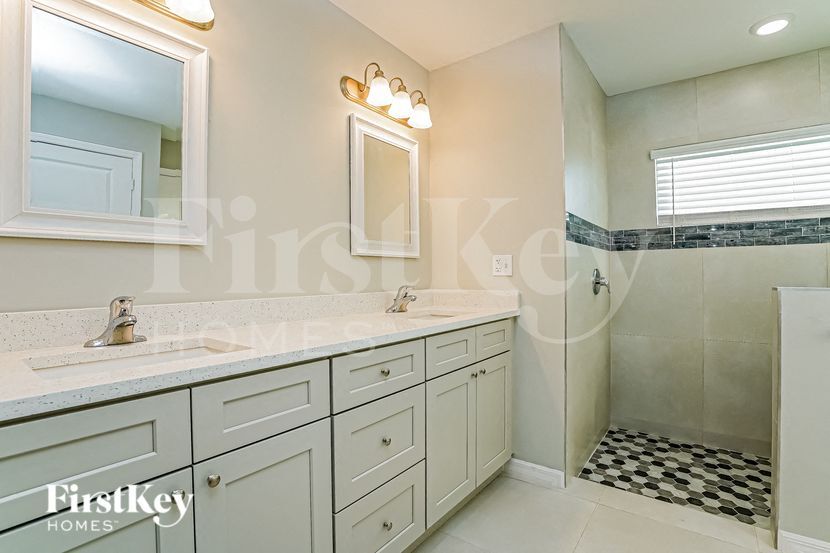 Building Photo - 2838 NW 3rd Pl