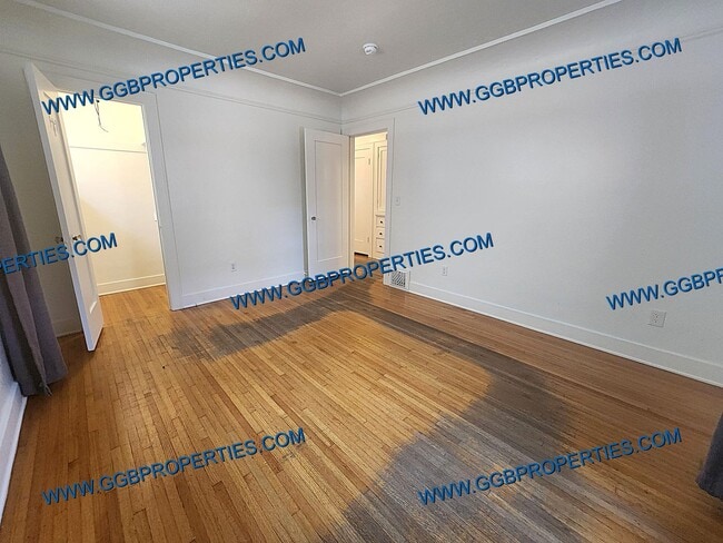 Building Photo - Come See this SAT! 06/27/26 - Live the Belmont Shore Lifestyle! Spanish 2 Bedroom / 1 Bath Home w...