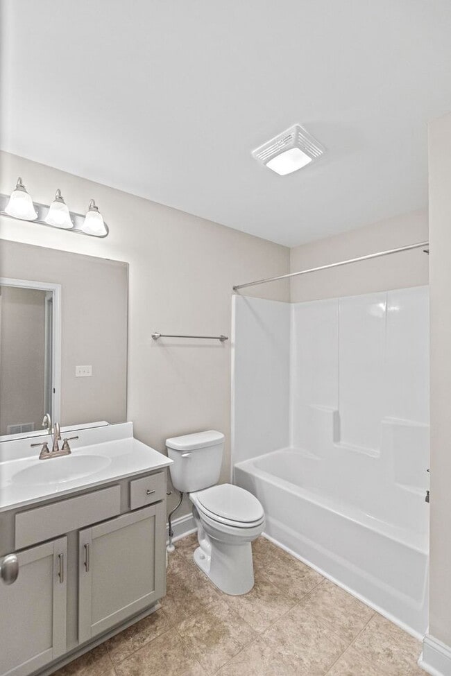 Building Photo - Large 3br Stonebay Townhome AVAILABLE NOW!