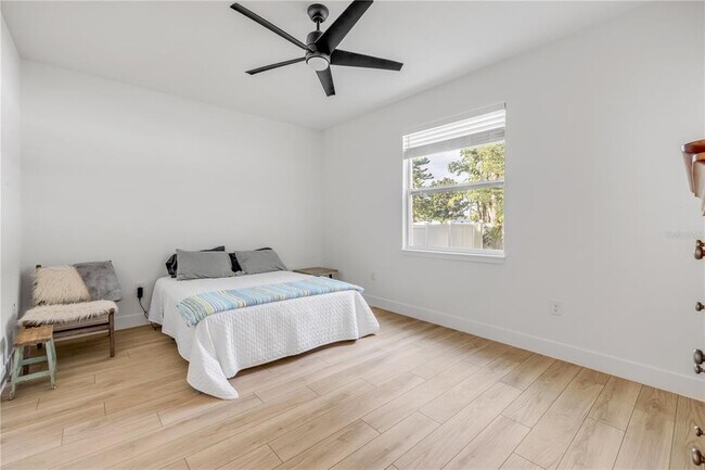 Building Photo - 350 2nd Ave E