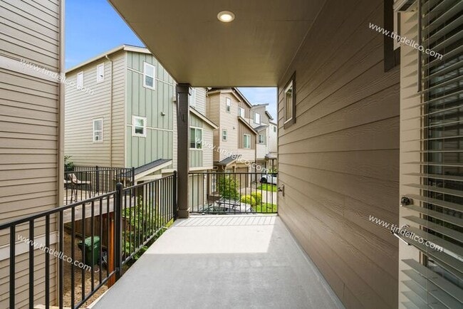 Building Photo - Sleek 3BR, 3.5BA Smart Home on Quiet Corner Lot – Don’t Miss This Happy Valley Gem!