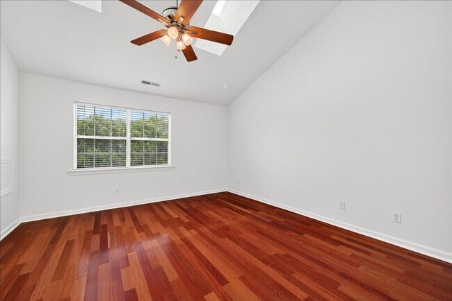 Building Photo - 1371 Le Parc Terrace