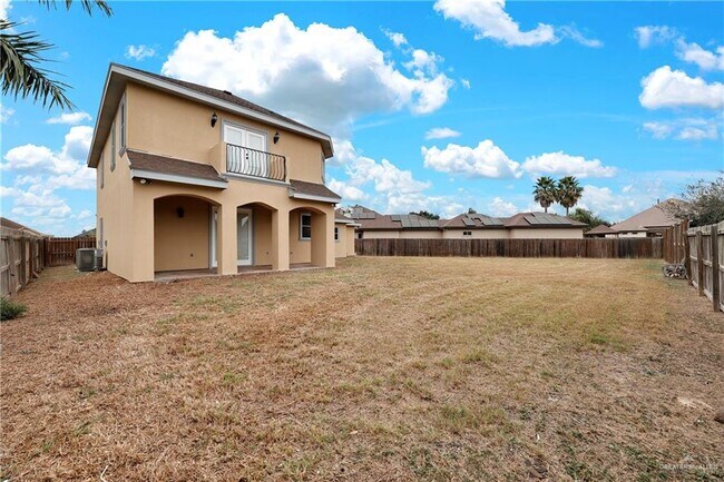 Building Photo - 3218 Lerma Dr