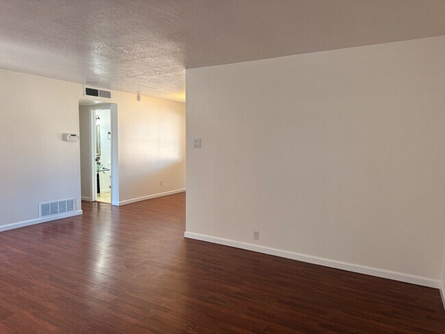 Building Photo - 3913 Pitt St NE