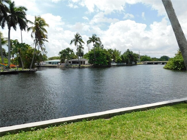 Building Photo - 108 NE 30th St