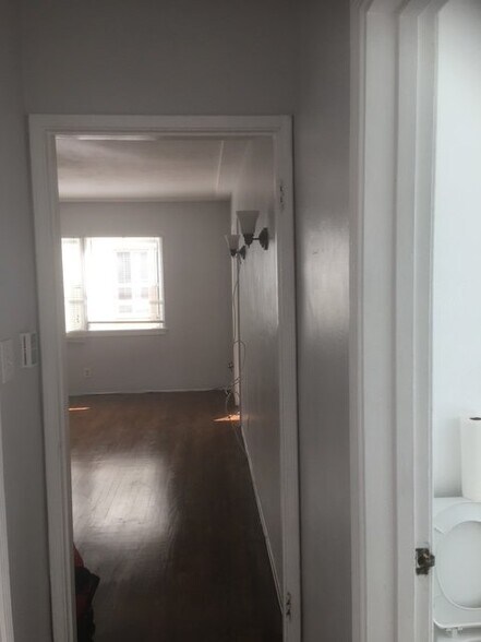Building Photo - 4261 1/2 Garthwaite Ave