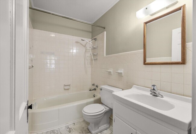 Building Photo - Harleston Village 3 Bed/2.5 Bath Gem Avail...