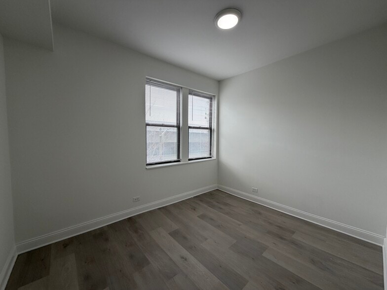 Building Photo - 4832 N Winthrop Ave