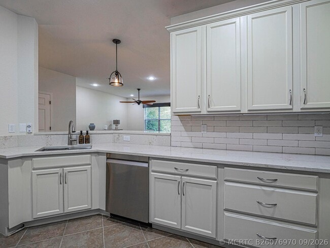 Building Photo - 1140 Cheval Dr