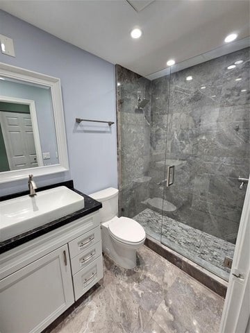 Building Photo - 5770 Coach House Cir