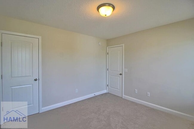 Building Photo - 180 Mcclelland Lp NE
