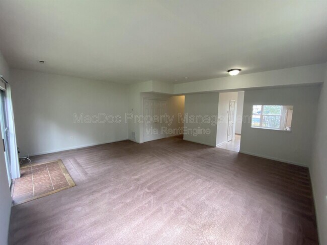Building Photo - 10910 Coreys Way