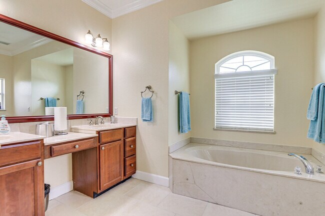 Building Photo - 1488 N Lavina St