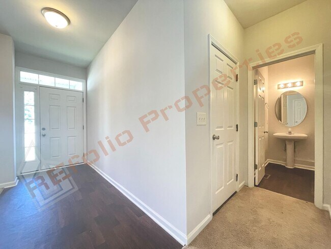 Building Photo - Wonderful 4 Bedroom 2.5 Bath, With Fresh P...