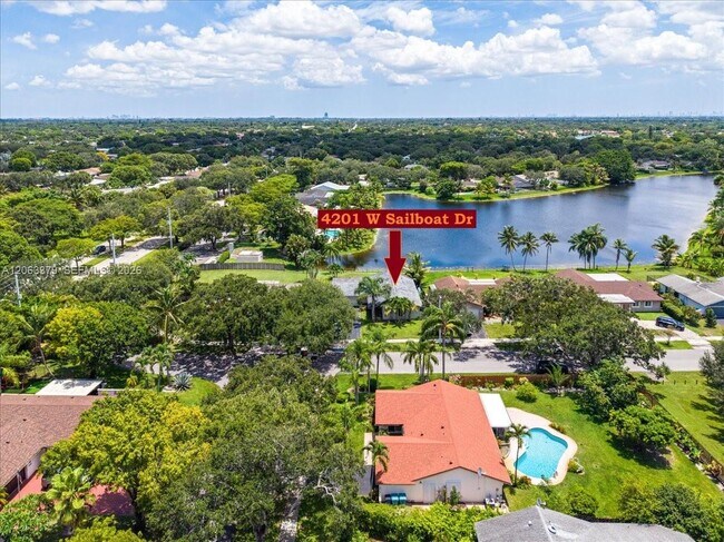 Building Photo - 4201 W Sailboat Dr